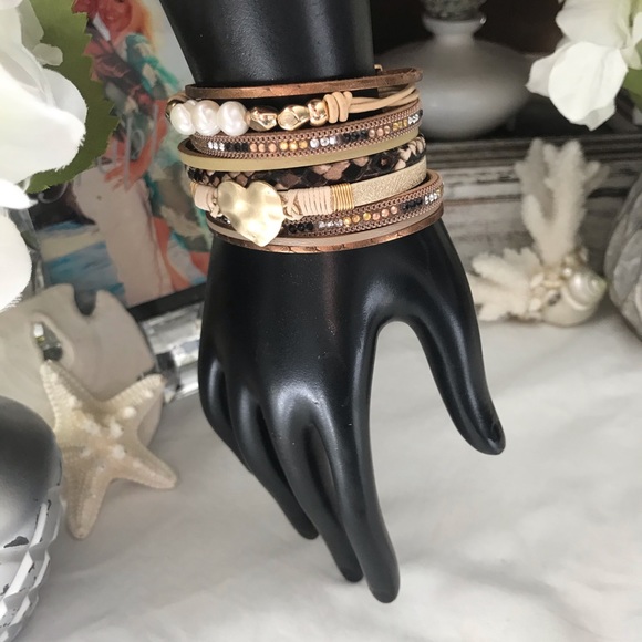 Women’s Multi Layered Leather Wrap Bracelet - Picture 4 of 5